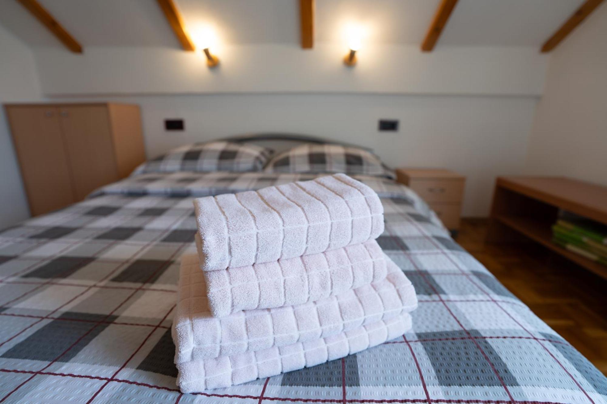 Apartman Miramare Otočac Buitenkant foto